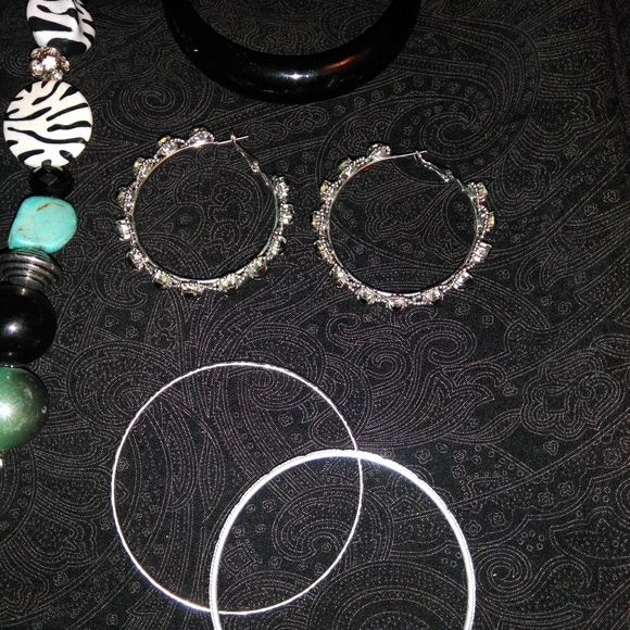 Beautiful Beaded Necklace Set - Picture 2 of 4